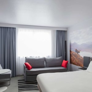Novotel Edinburgh Centre Standard Room with Queen-size bed and sofa